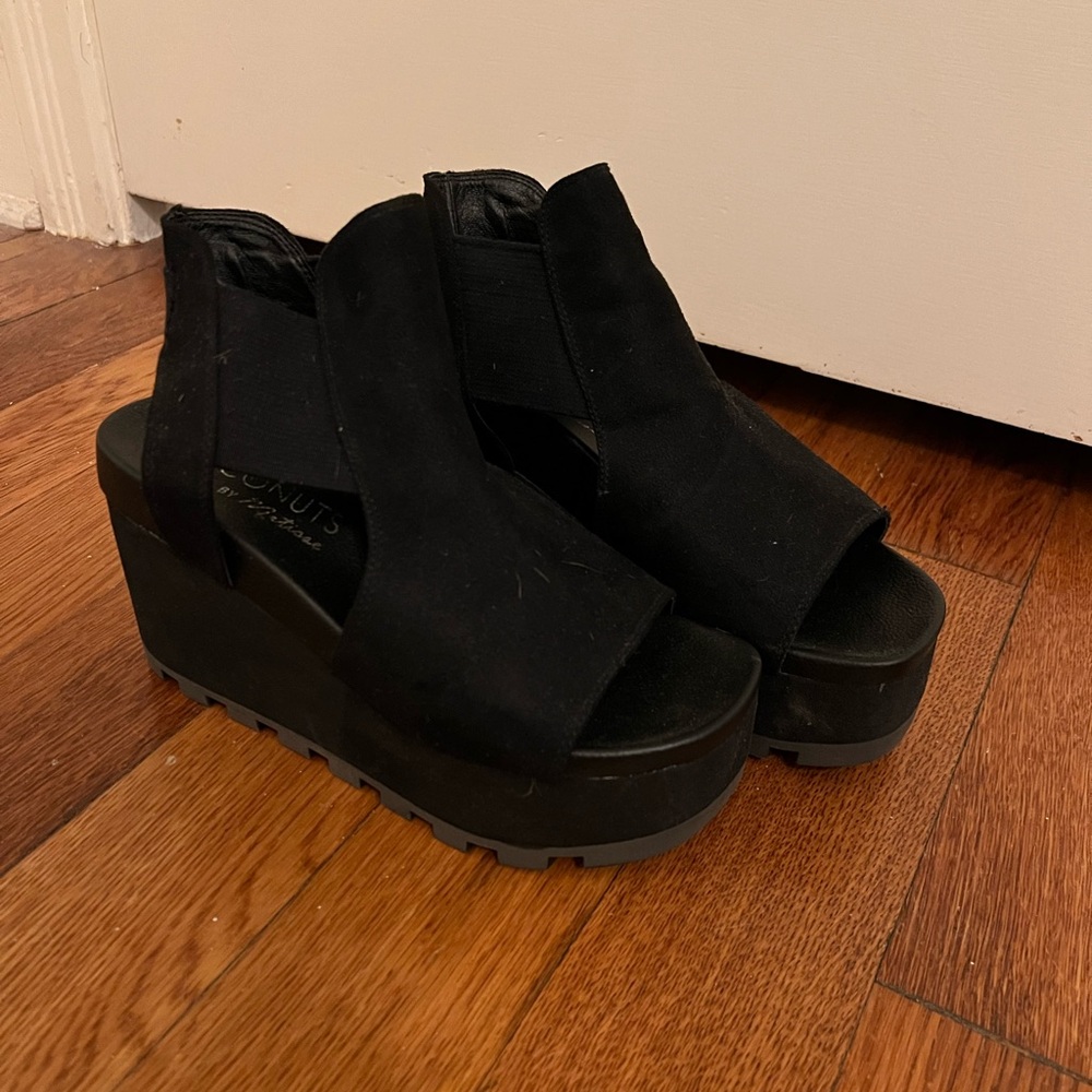 Coconuts by Matisse Black Wedge Sandals